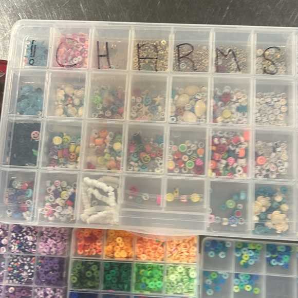 Multi bead craft bundle with keychains and little coin card, purses - Picture 4 of 7